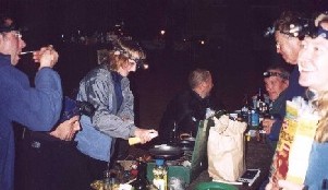 07 Yosemite campsite, Lyn Dodds cooking.jpg (93382 bytes)