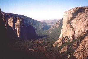 11 Yosemite Valley & El Cap on right.JPG (94027 bytes)