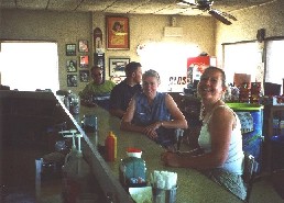 45 inside Roys Diner.jpg (88674 bytes)