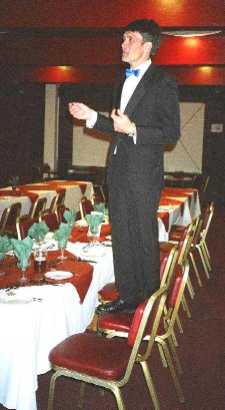 Bill speaking to the masses 2.jpg (72498 bytes)