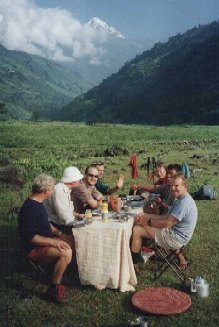 Breakfast near Lampata.jpg (75462 bytes)
