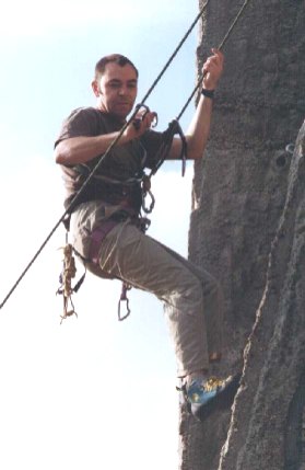 Gary Bebb abseiling.jpg (77903 bytes)
