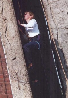 Lynn Dodds in a Crack.jpg (116648 bytes)