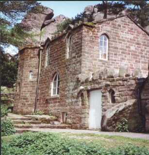 Whillans Hut, Roaches, Jun 00.jpg (67163 bytes)